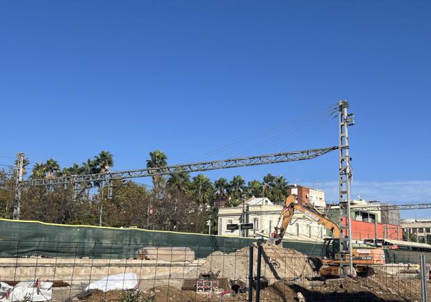 Otro año de obras en la estación de Castelldefels: cerrado el acceso a la zona de parking