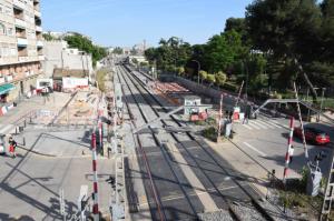 Servicio de bus gratuito en Sant Feliu para cruzar las obras en las vías de tren