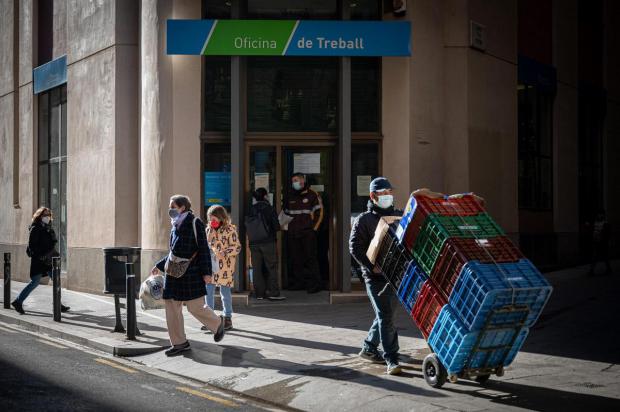 Las 'secuelas' del verano en el mercado laboral: aumenta el paro en el Baix durante el mes de agosto