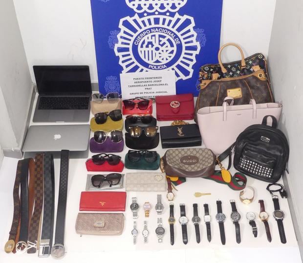 Material incautado por la Policía Nacional en el Aeropuerto de El Prat