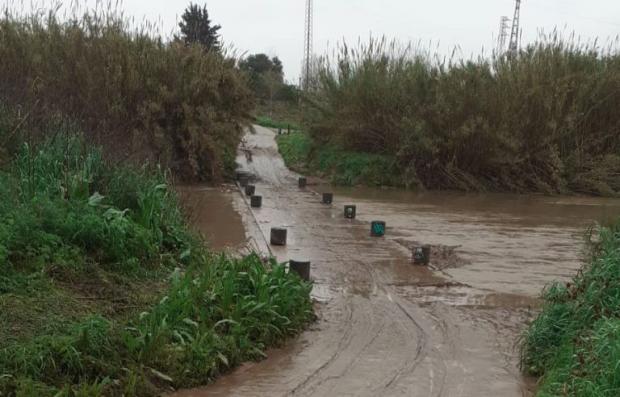 La pasarela del río entre Sant Boi y Cornellà permanece cerrada tras las fuertes lluvias