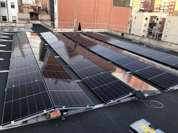 Placas solares en la Escuela Josep Maria Folch i Torres (L'Hospitalet)