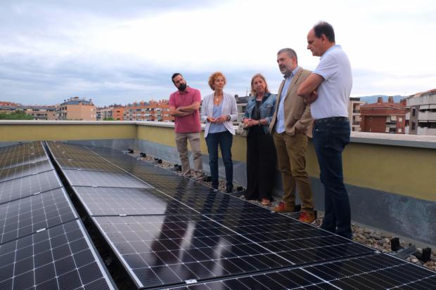 Alternativa sostenible. Paneles solares en dos edificios de viviendas de la rambla Josep Maria Jujol