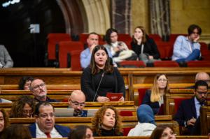 El Parlament da luz verde a una línea de bus directa entre la UAB y tres grandes ciudades del Baix