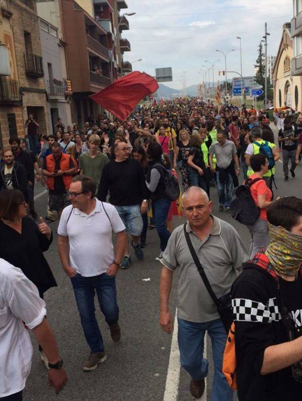 Cortes de carreteras, concentraciones en el cuartel militar de Sant Boi y la fuga de una empresa cotizada protagonizan el 3 de octubre del Baix Llobregat y L’Hospitalet