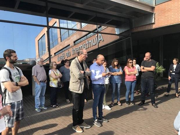 Rafanell y Castellano, pidiendo la liberación de los líderes de ANC y Òmnium en las puertas del Ayuntamiento