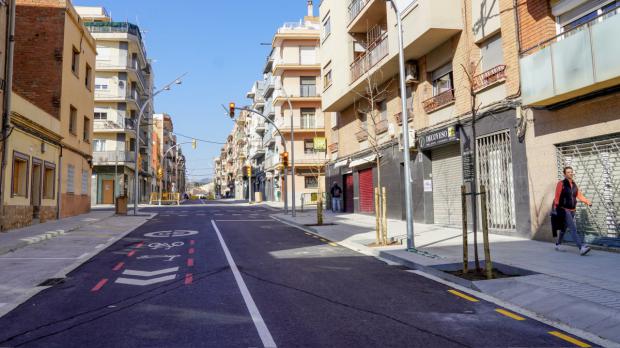 La calle Jaume Balmes de Sant Boi vuelve a abrirse al tráfico tras casi un año en obras