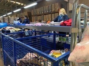 La planta de reciclaje textil de Sant Esteve trata 6,5 millones de kilos de ropa en el primer semestre del año