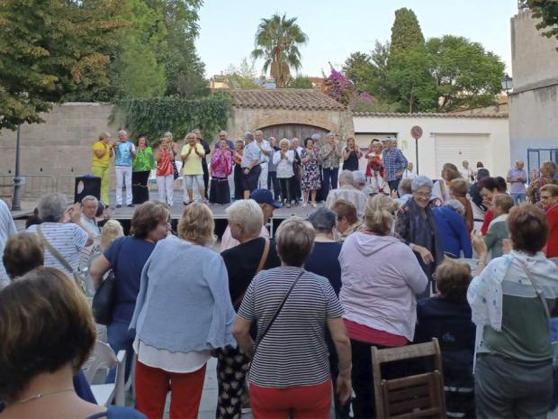 L'Hospitalet rinde homenaje a sus vecinos de la tercera edad durante toda una semana de actividades