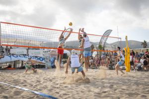 Más de 12,500 personas participan en las actividades deportivas en la playa durante los meses de junio y julio