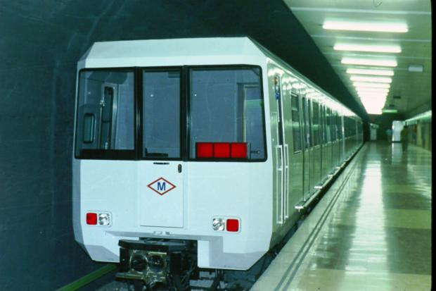 Adiós al último de los míticos trenes 2000 de la L3 de metro, una puerta de acceso al Baix Llobregat