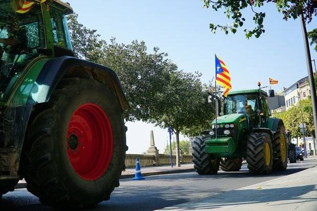 Imagen de la última marcha de tractores, este 26 de septiembre, contra el Estado por intervenir las finanzas de la Generalitat