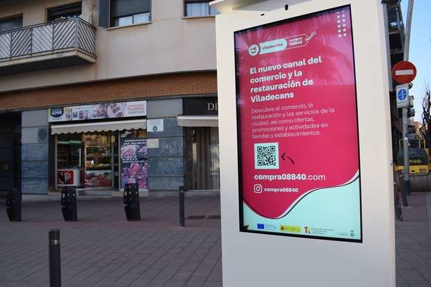 Las nuevas pantallas interactivas de Viladecans: una tienda online en plena calle