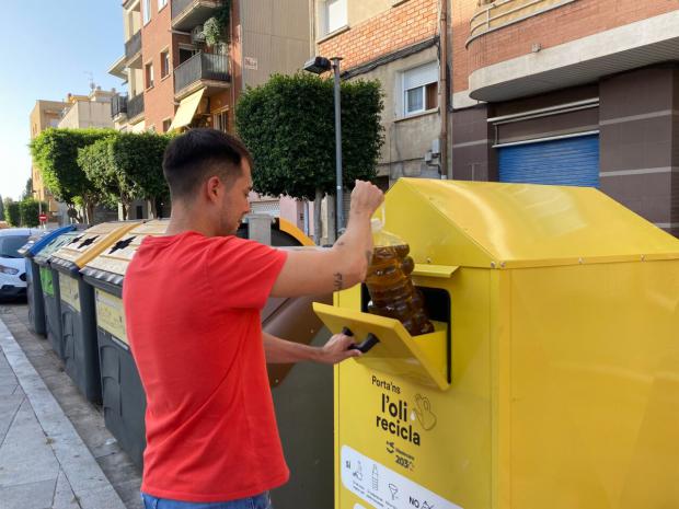 Viladecans instala 19 contenedores para aceite de cocina usado que transformará en combustible