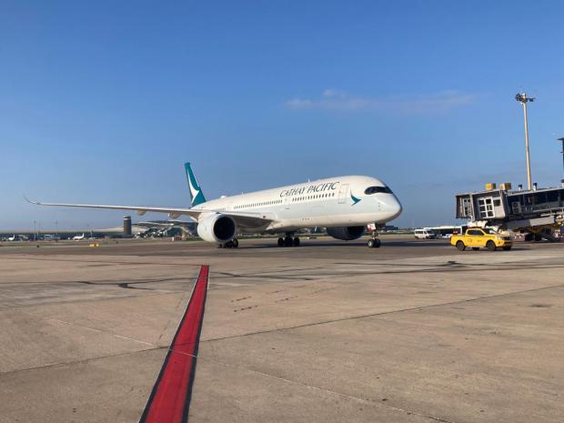 El vuelo directo a Hong Kong despega por primera vez desde la pandemia
