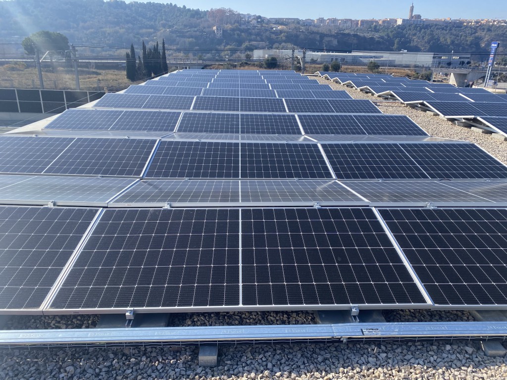 Placas solares en el Instituto Creu de Saba (Olesa)