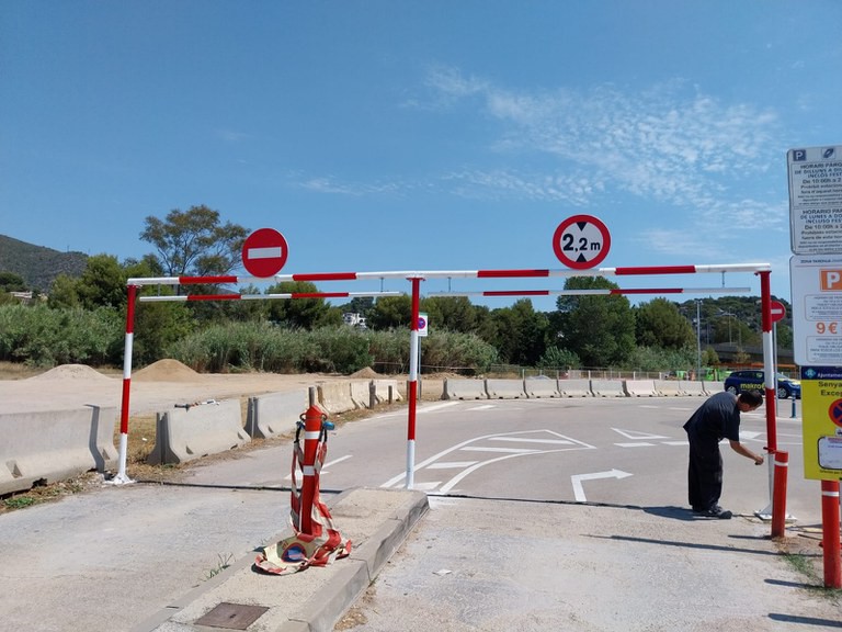 Nuevo gálibo en la entrada al parking de la calle Mèxic