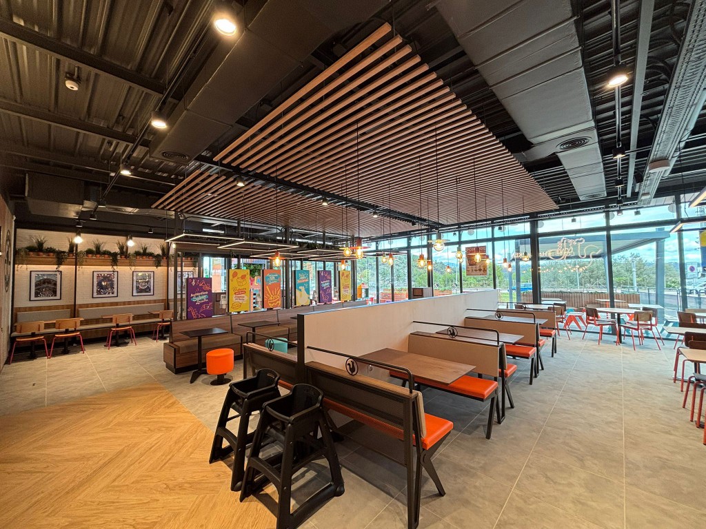 Interior del nuevo Popeyes® de Martorell