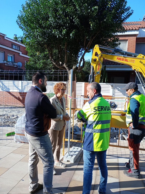 La alcaldesa de Sant Joan Despí, Belén García, visita las obras