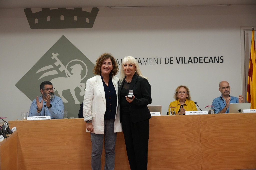 La nueva regidora María Vicente junto a Olga Morales